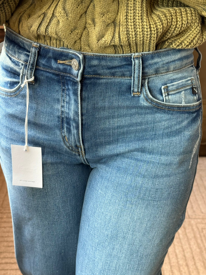KanCan light wash denim jeans close-up of back pockets and belt loops