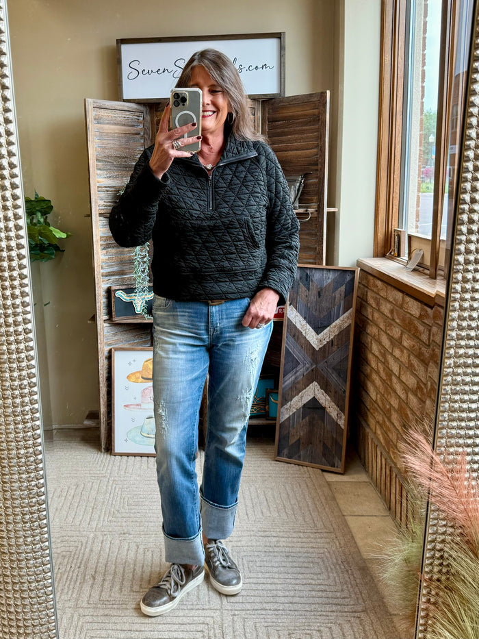 Dark quilted 1/4 zip sweatshirt with half-length zipper and stand collar