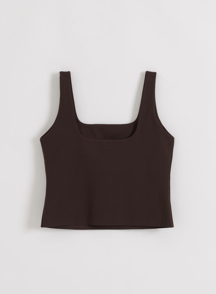 Suklaanruskea aim'n Sense Singlet leveillä olkaimilla ja second skin -tunnulla tasokuvassa.