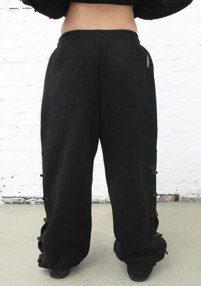 CRUSH BUCKLE OVERSIZED SWEATPANTS BLACK