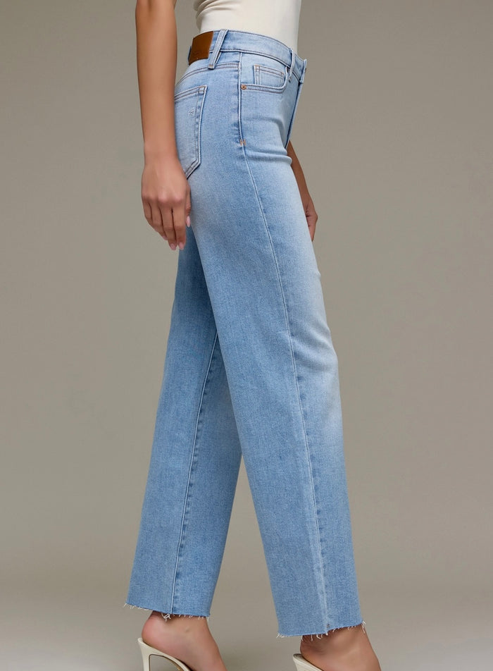 Medium Light Clean Stretch Mid Rise Classic Straight