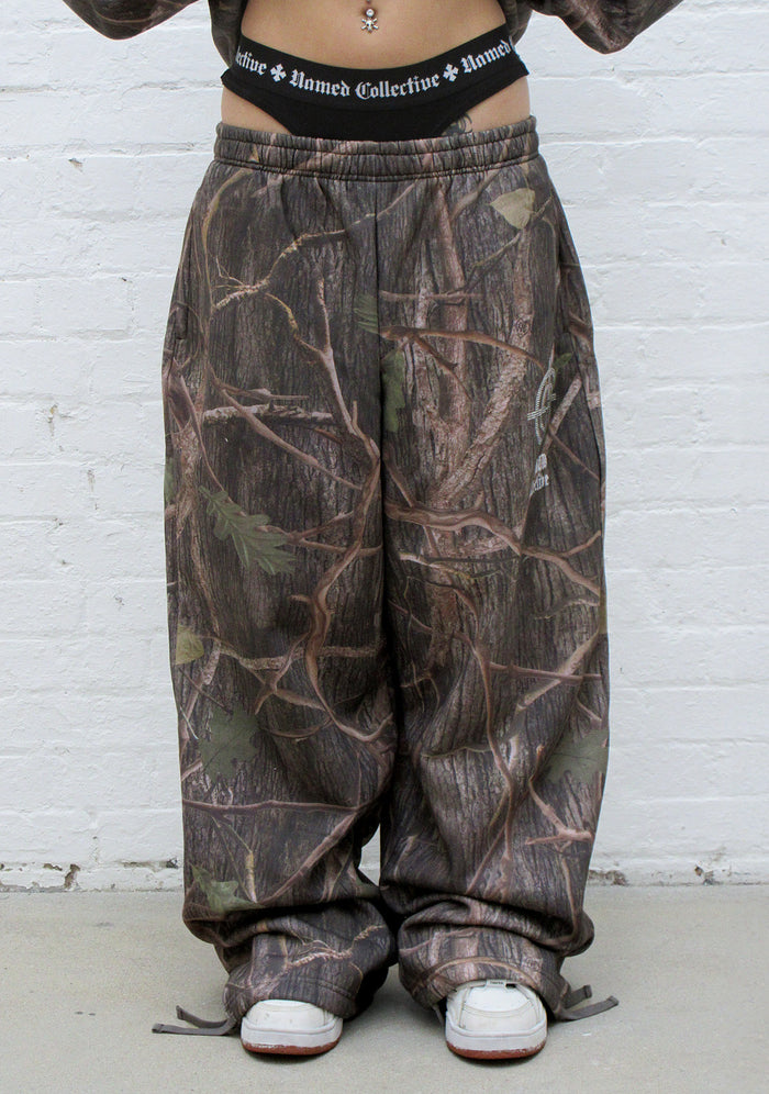 MISSION OVERSIZED SWEATPANTS TREE CAMO