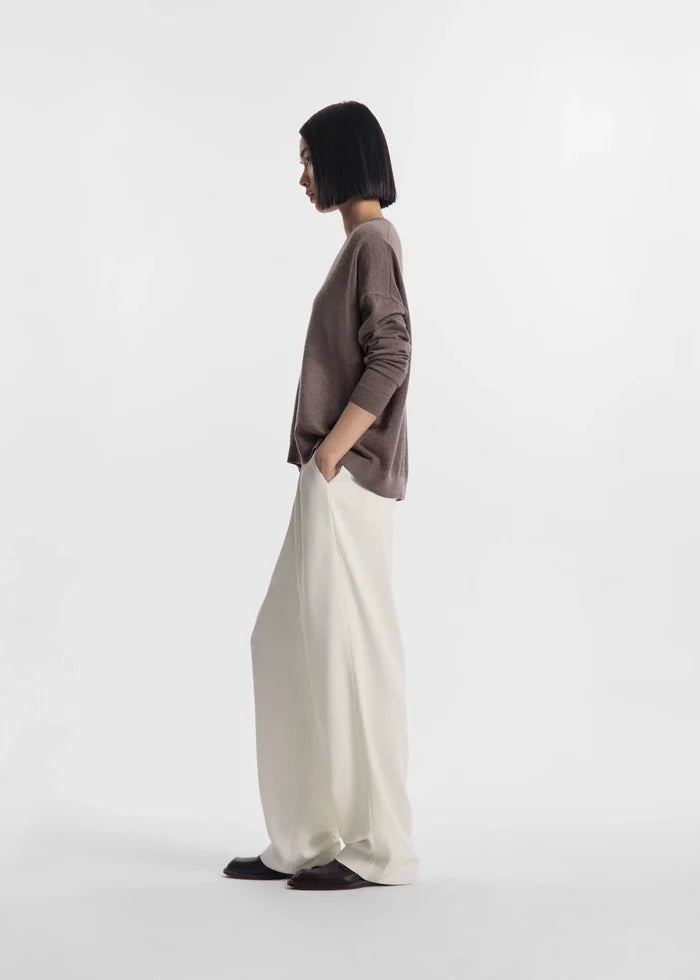 V-Neck Sweater in Fine Cashmere - Hazelnut
