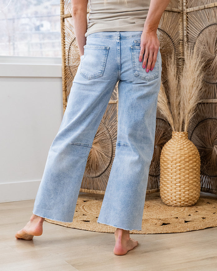 Vervet Lettie Light Acid Wash Barrel Jeans Vervet