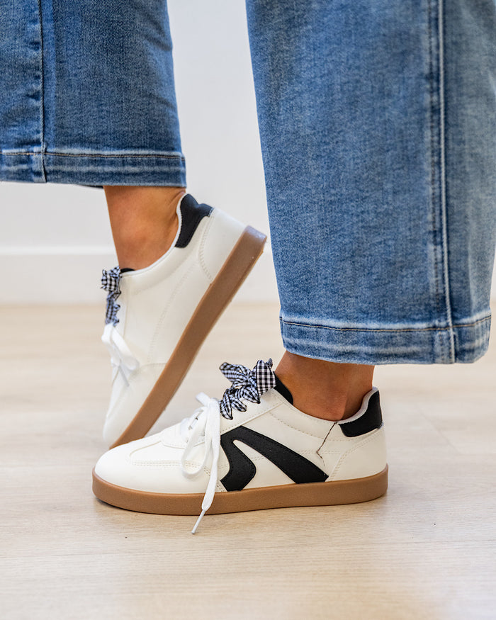 Very G Retro 2 Sneakers - White & Black Very G